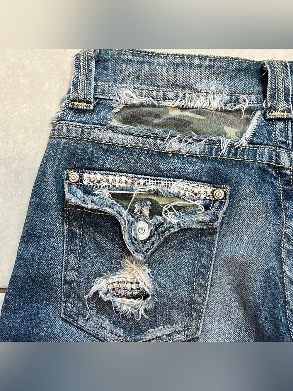 Miss Me medium-wash denim jean shorts - Picture 9 of 9